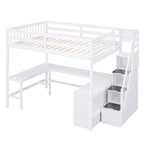 Cama alta de madera de pino blanca de tamaño completo con escritorio en forma de L incorporado y estantes de almacenamiento de tres niveles, y escalera de almacenamiento adjunta.