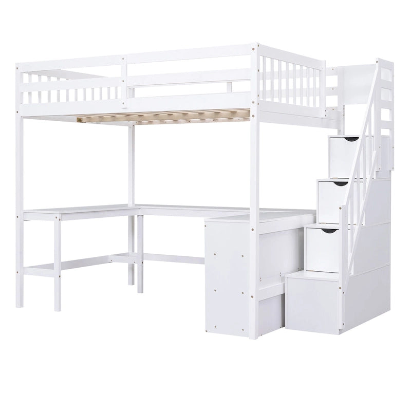 Cama alta de madera de pino blanca de tamaño completo con escritorio en forma de L incorporado y estantes de almacenamiento de tres niveles, y escalera de almacenamiento adjunta.