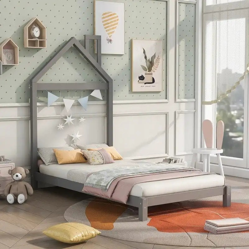 Cama de plataforma de madera individual con cabecero en forma de casa para niños