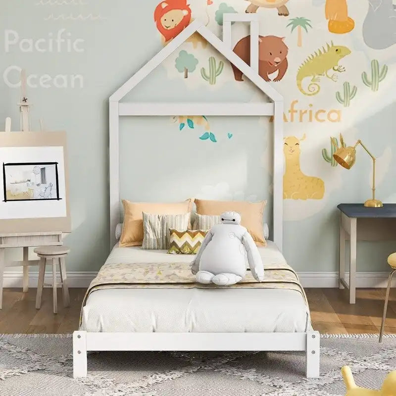 Cama de plataforma de madera individual con cabecero en forma de casa para niños