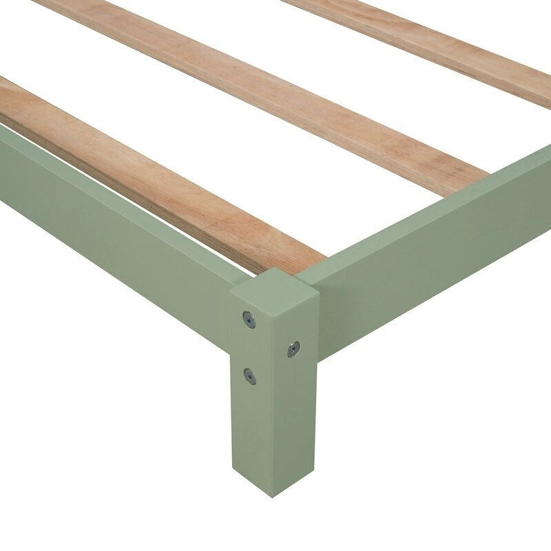 Cama de plataforma de madera individual con cabecero en forma de casa para niños